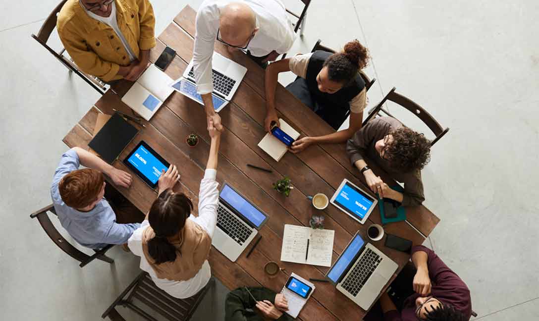 Navigating the Evolving Workplace: 2023 Recap and 2024 Trends 2 Navigating the Evolving Workplace: 2023 Recap and 2024 Trends 3